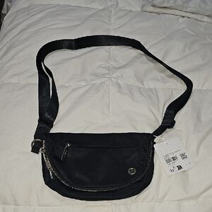 Lululemon Nwts All Night Festival Bag Small!! BLK/GOLD!! Gorgeous!